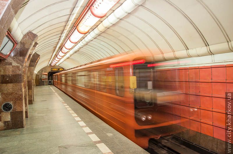 У харківському метро пустили потяг з національною символікою Голландії