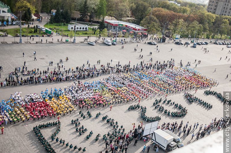 Харківські черлідери та волонтери встановили новий рекорд України (додано документ)