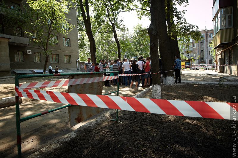 Дах будинку по вулиці Культури, 18, який горів, повністю розчистили
