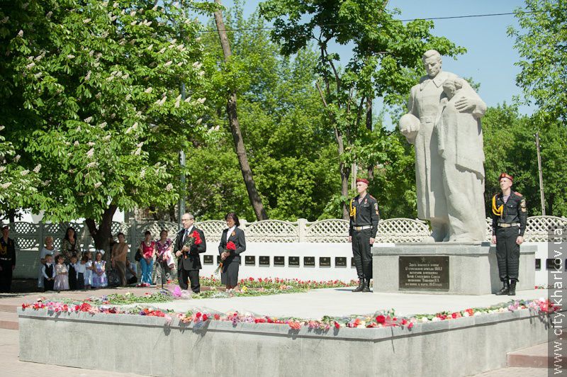 Біля братської могили у Фрунзенському районі пройшов траурний мітинг