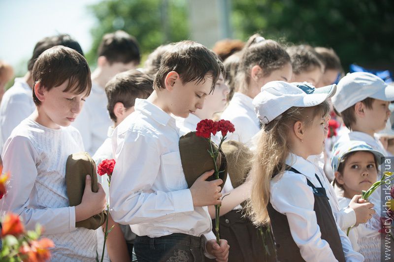 Біля братської могили у Фрунзенському районі пройшов траурний мітинг