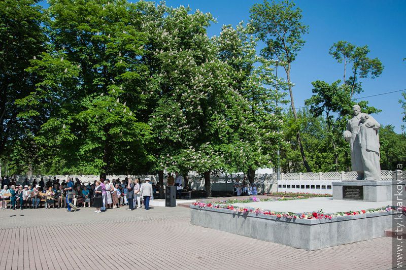 Біля братської могили у Фрунзенському районі пройшов траурний мітинг