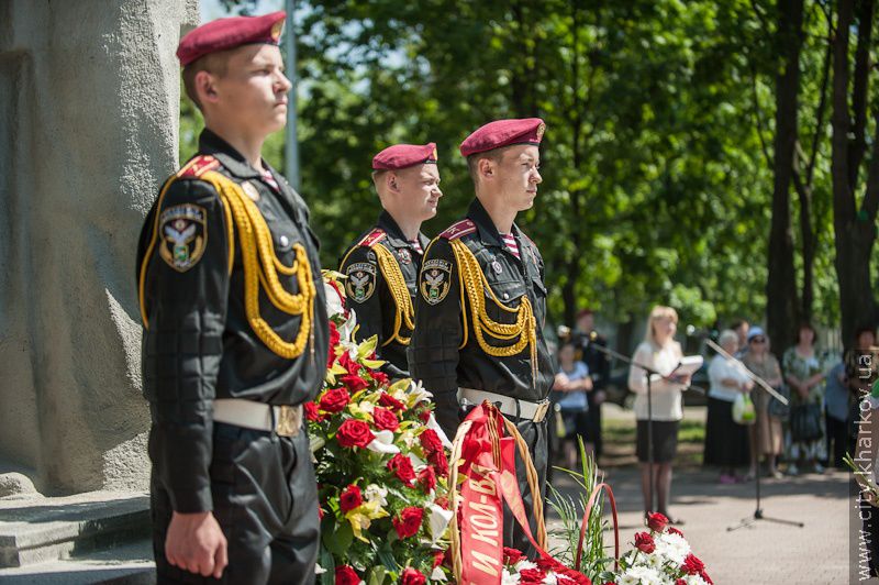 Біля братської могили у Фрунзенському районі пройшов траурний мітинг