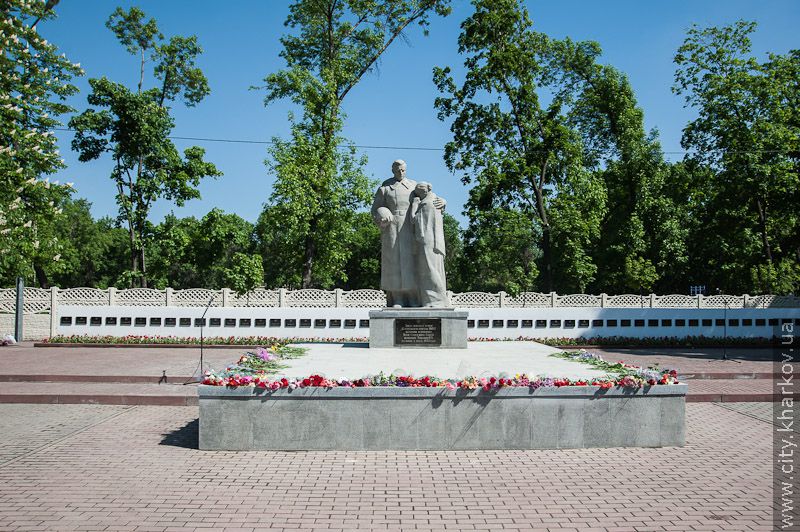 Біля братської могили у Фрунзенському районі пройшов траурний мітинг