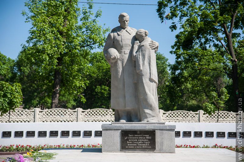 Біля братської могили у Фрунзенському районі пройшов траурний мітинг