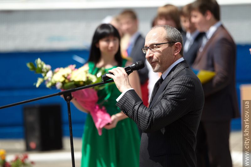 Геннадій Кернес відвідав урочисту лінійку в школі №53