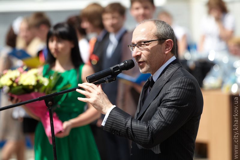 Геннадій Кернес відвідав урочисту лінійку в школі №53