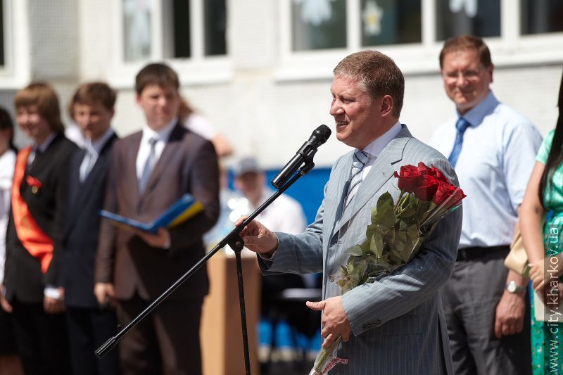 Геннадій Кернес відвідав урочисту лінійку в школі №53