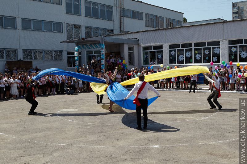 Геннадій Кернес відвідав урочисту лінійку в школі №53