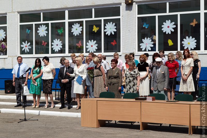 Геннадій Кернес відвідав урочисту лінійку в школі №53