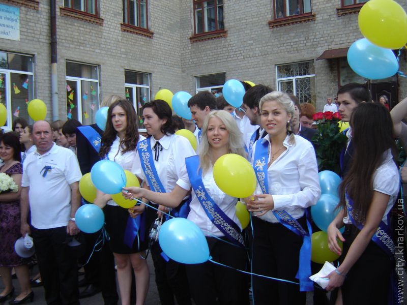 У школі №3 відбулася урочиста лінійка