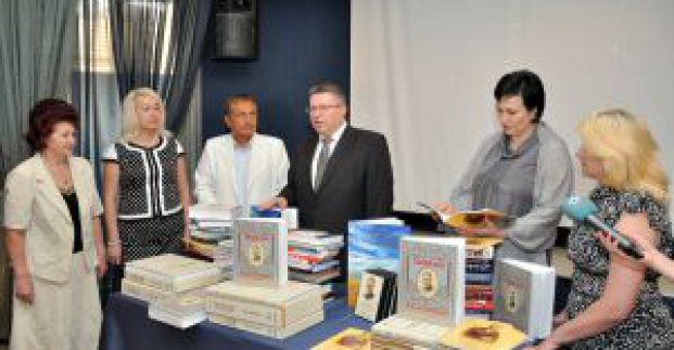 Харківські школи отримали найновіше видання роману «Тихий Дон»