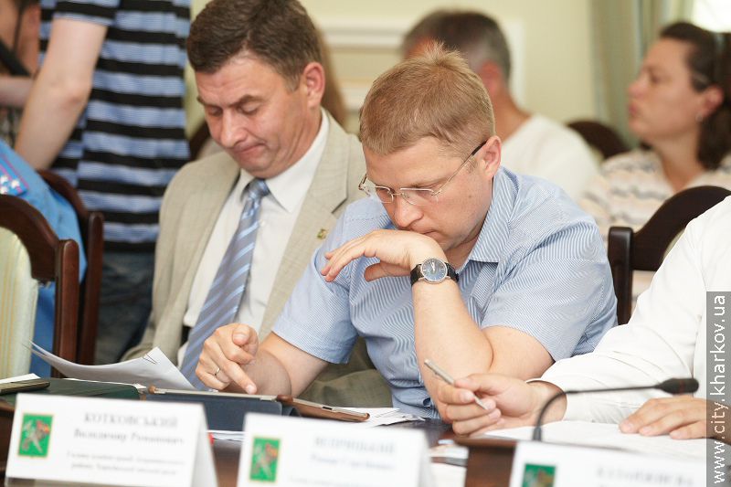 Своєчасну виплату зарплати і сплату податків контролюватимуть міські комісії