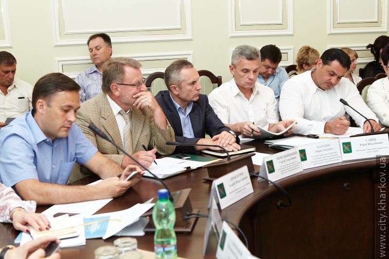 Своєчасну виплату зарплати і сплату податків контролюватимуть міські комісії
