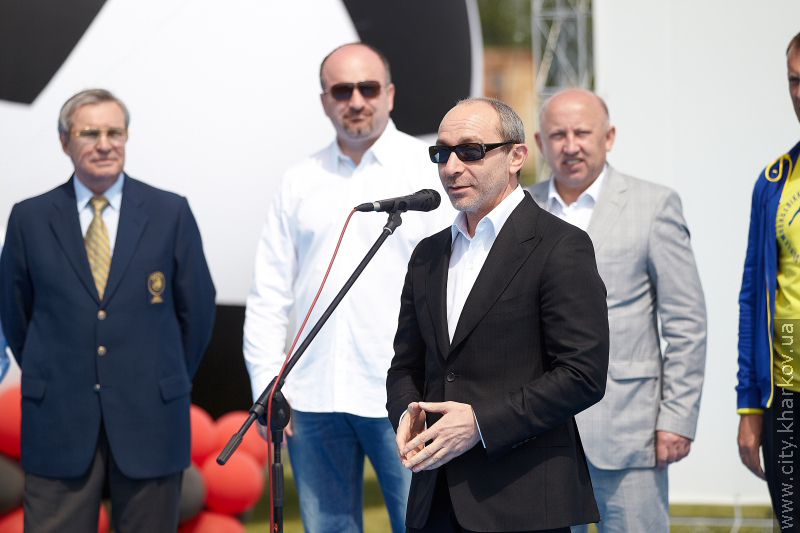 Геннадій Кернес привітав футбольну команду міськради з перемогою