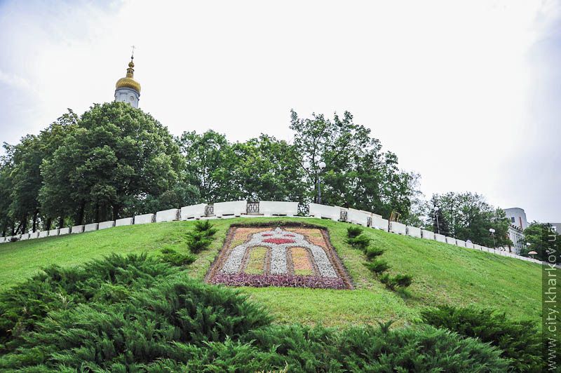 На Університетському пагорбі відкрили євроклумбу