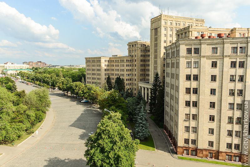Журналістам провели екскурсію Держпромом