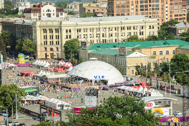 Журналістам провели екскурсію Держпромом