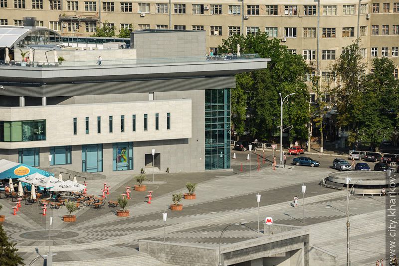 Журналістам провели екскурсію Держпромом