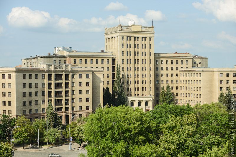 Журналістам провели екскурсію Держпромом