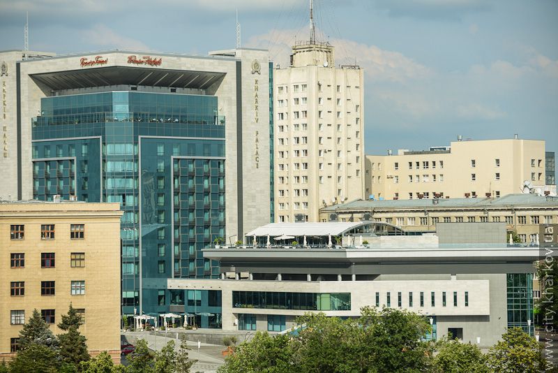 Журналістам провели екскурсію Держпромом