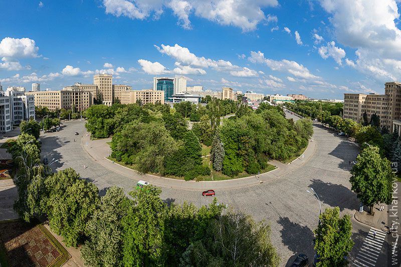Журналістам провели екскурсію Держпромом