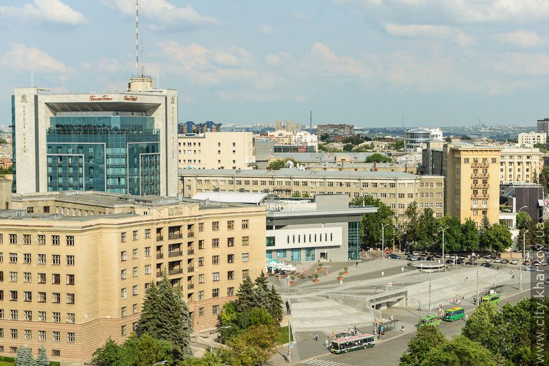 Журналістам провели екскурсію Держпромом