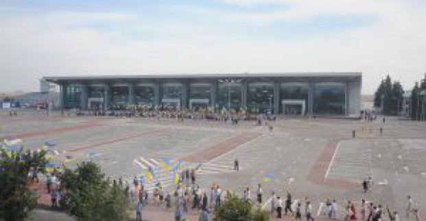 Сьогодні з Харкова полетіли 11 літаків з футболістами та вболівальниками