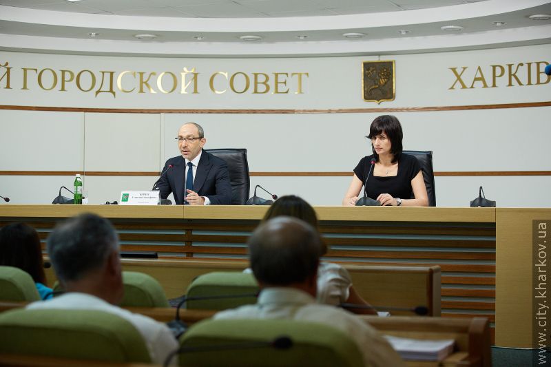 Геннадій Кернес: Вартість паркування в аеропорту потрібно зменшити