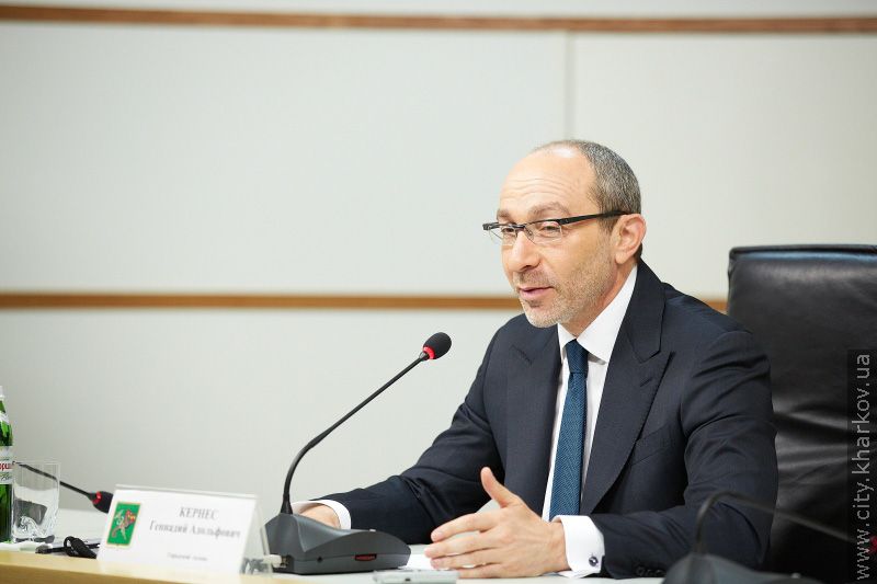 Геннадій Кернес: Вартість паркування в аеропорту потрібно зменшити