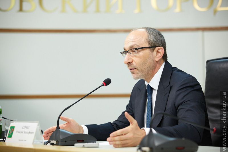 Геннадій Кернес: Вартість паркування в аеропорту потрібно зменшити