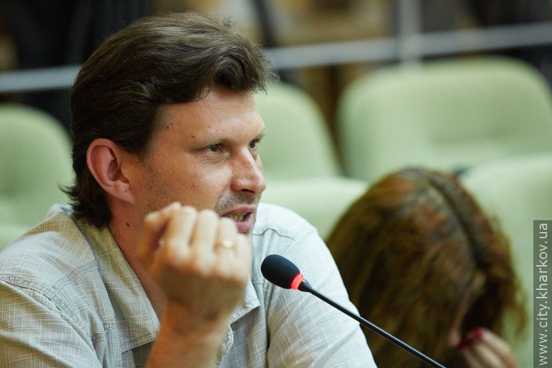 Геннадій Кернес: Вартість паркування в аеропорту потрібно зменшити