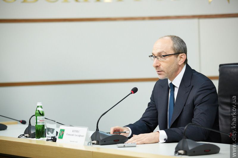 Геннадій Кернес: Вартість паркування в аеропорту потрібно зменшити
