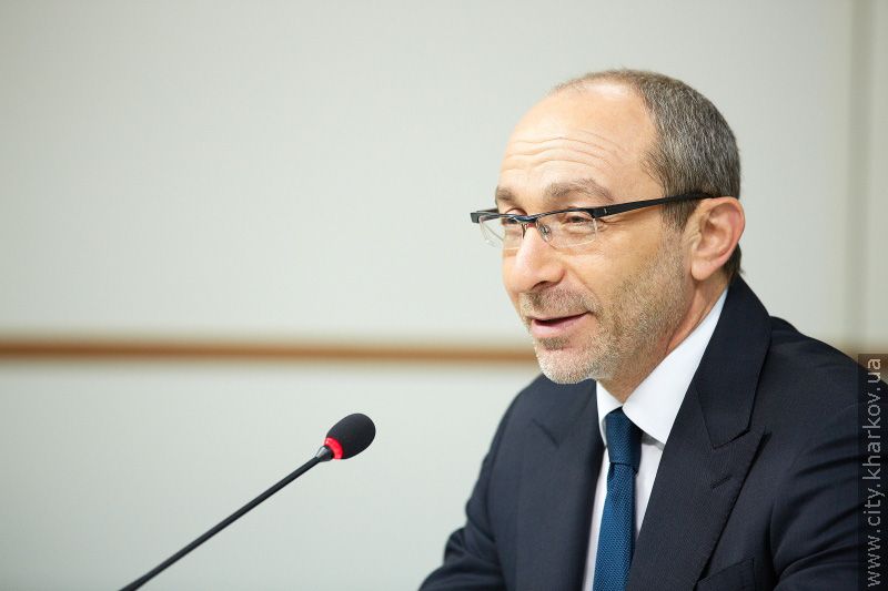 Геннадій Кернес: Вартість паркування в аеропорту потрібно зменшити
