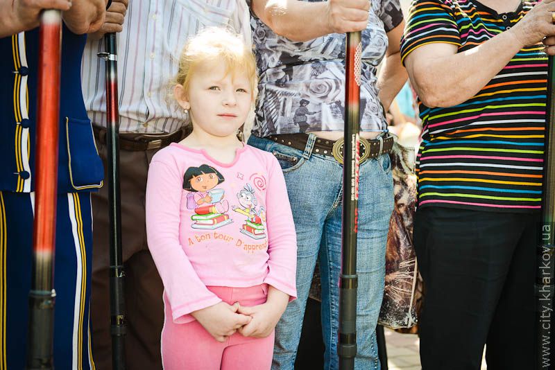 Харків'яни поклали квіти до монументу Незалежності