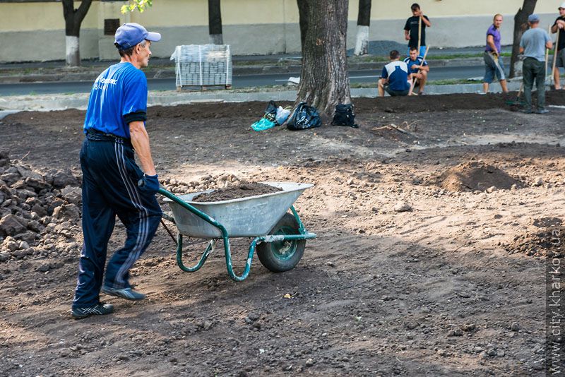 У Харкові масово реконструюють парки та сквери