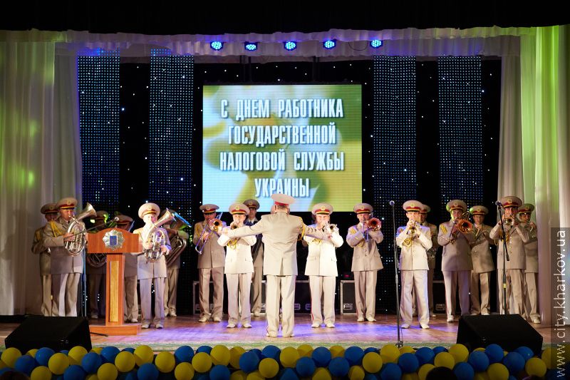 Геннадій Кернес привітав податківців із професійним святом