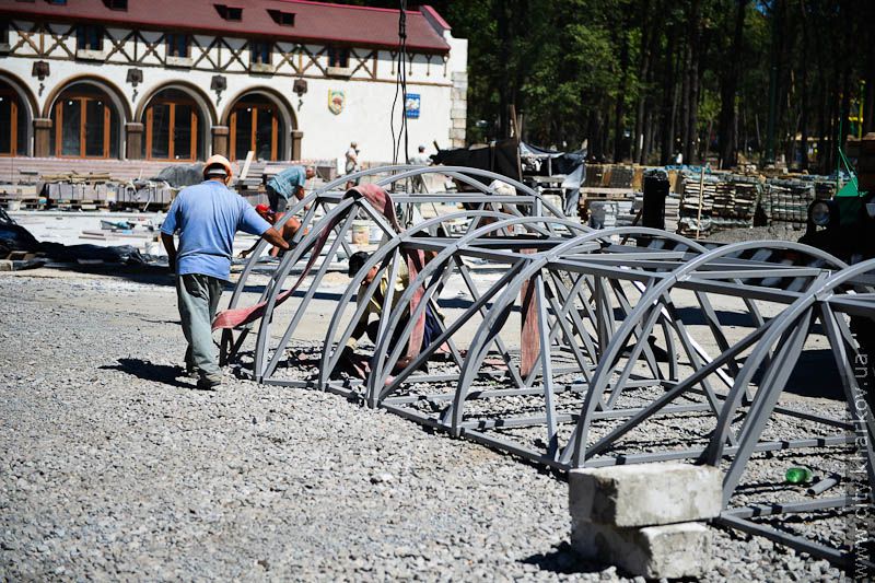 Завершується монтаж усіх атракціонів у парку імені Горького