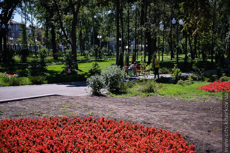 Завершується монтаж усіх атракціонів у парку імені Горького