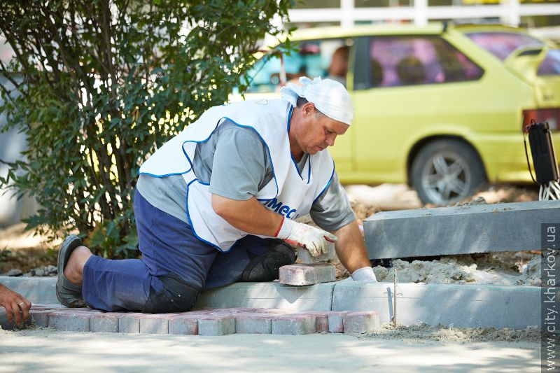 У сквері по вулиці 23 Серпня пройшов суботник