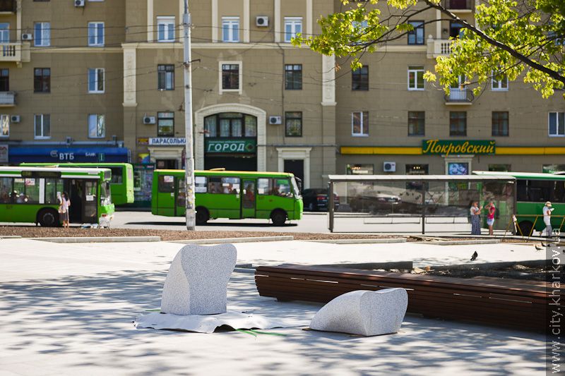 Триває реконструкція майдану Конституції