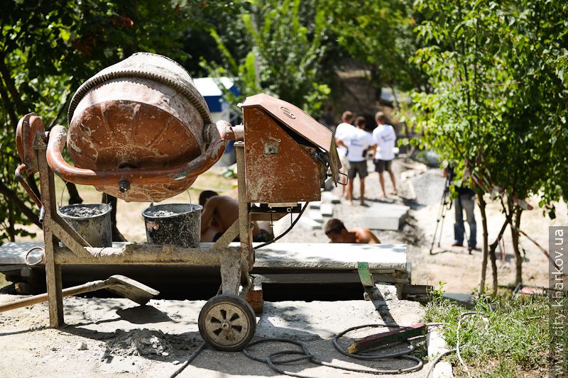 У Манжосовому ярі відкрили новий пішохідний міст
