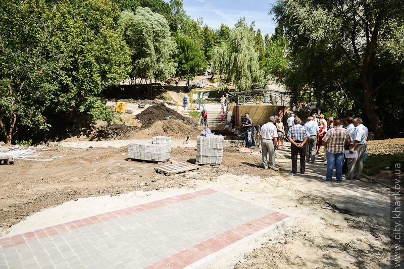 У Манжосовому ярі відкрили новий пішохідний міст