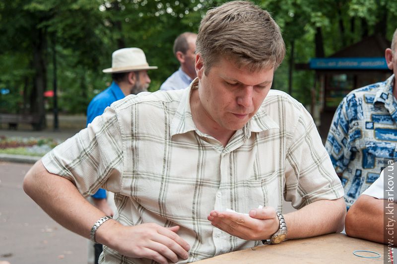 У саду Шевченка пройшли змагання з гри в доміно (оновлено)