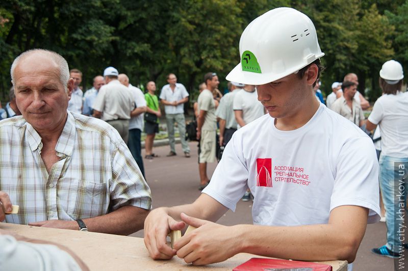 У саду Шевченка пройшли змагання з гри в доміно (оновлено)