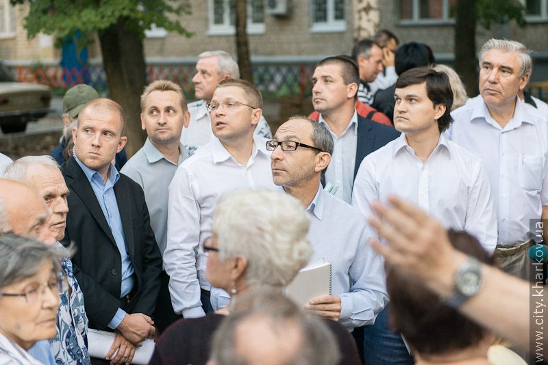 Геннадій Кернес оглянув благоустрій мікрорайону «Інститут низьких температур»