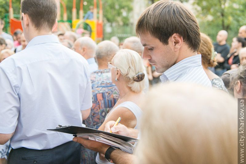 Геннадій Кернес оглянув благоустрій мікрорайону «Інститут низьких температур»
