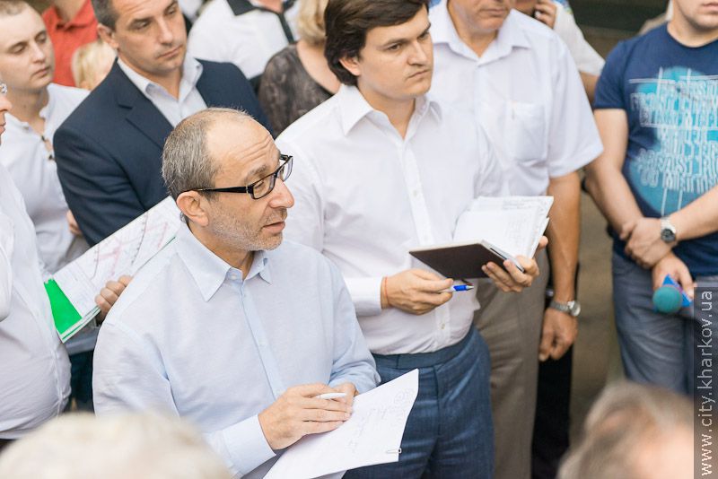 Геннадій Кернес оглянув благоустрій мікрорайону «Інститут низьких температур»