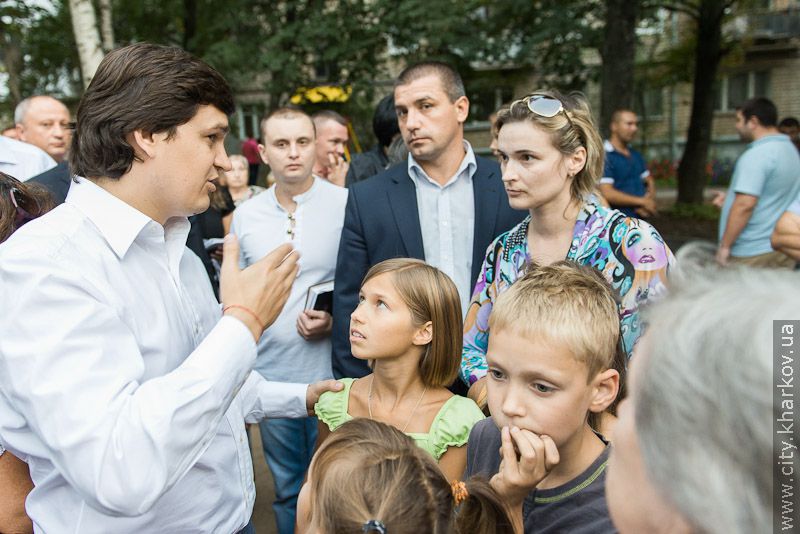 Геннадій Кернес оглянув благоустрій мікрорайону «Інститут низьких температур»
