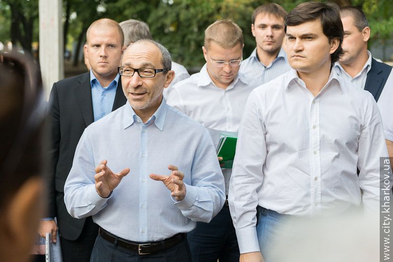 Геннадій Кернес оглянув благоустрій мікрорайону «Інститут низьких температур»